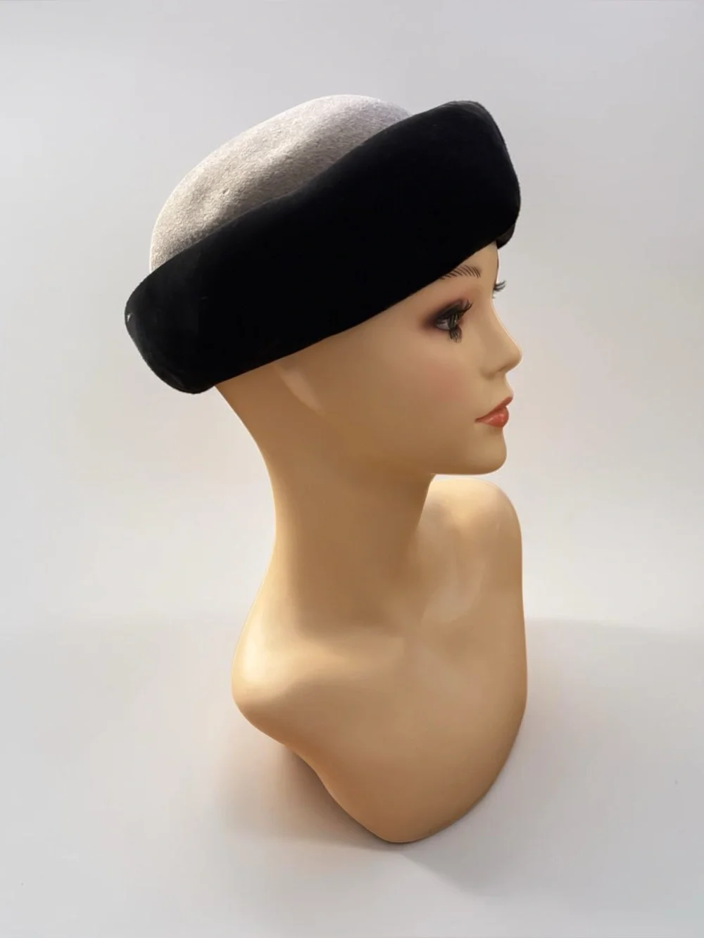 Vintage mid-century black velvet & silver-white cuffed cap w/ side ribbon detail